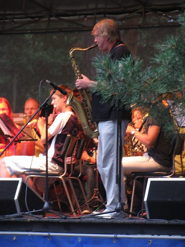 Raivo Tafenau Võsu Viis '10 Festivaliorkestri ees 