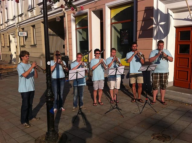 Hollandi Noorte Rahvusliku Fanfaarorkestri trompeti asnambel '11 suvetuuril Tartus 
